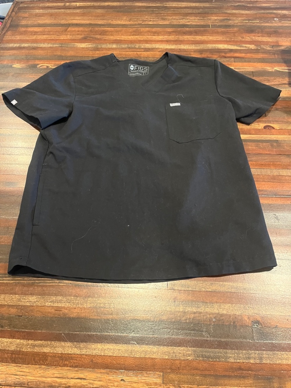 FIGS  Black Short-Sleeve Pocket scrub top